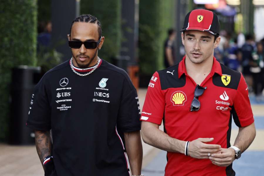 Bei einem Wechsel zu Ferrari würde Hamilton (li.) mit Leclerc (re.) zusammenarbeiten