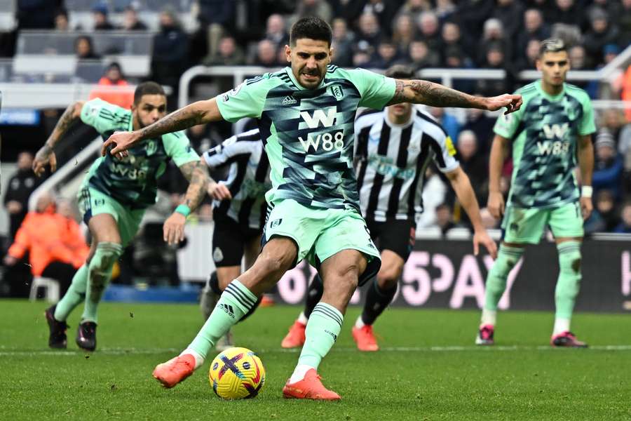 VIDEO! Mitrovic și-a dat cu "dreptul în stângul" la penalty