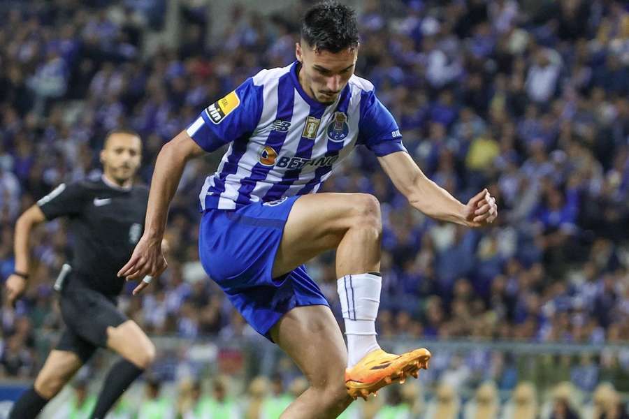 Stephen Eustaquio foi titular pelo FC Porto frente ao Santa Clara
