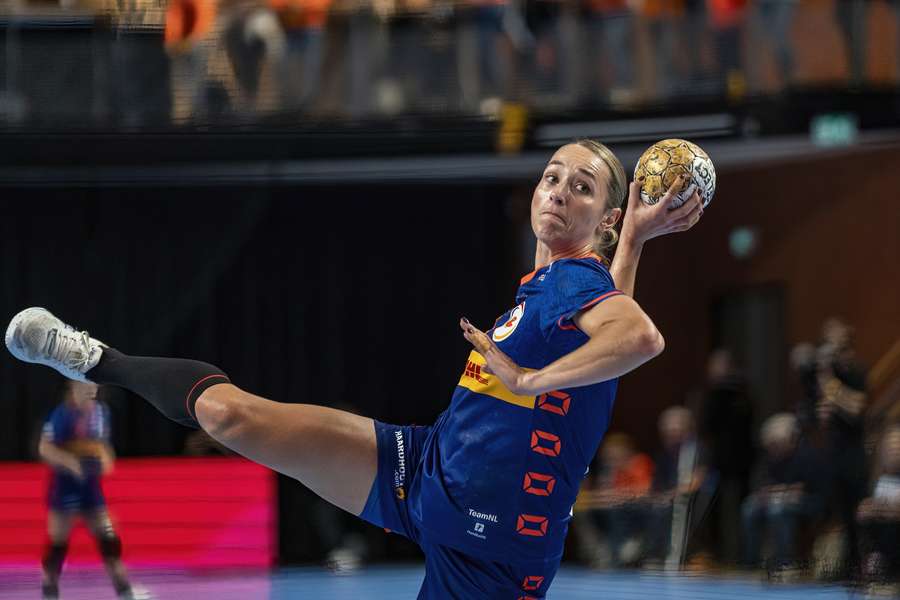 Lois Abbingh gaat met de handbalsters naar de Spelen in Parijs