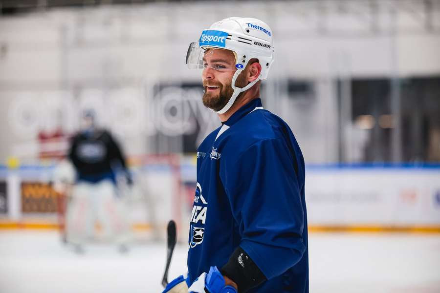 Irving už v barvách Komety. Irving už v barvách Komety.