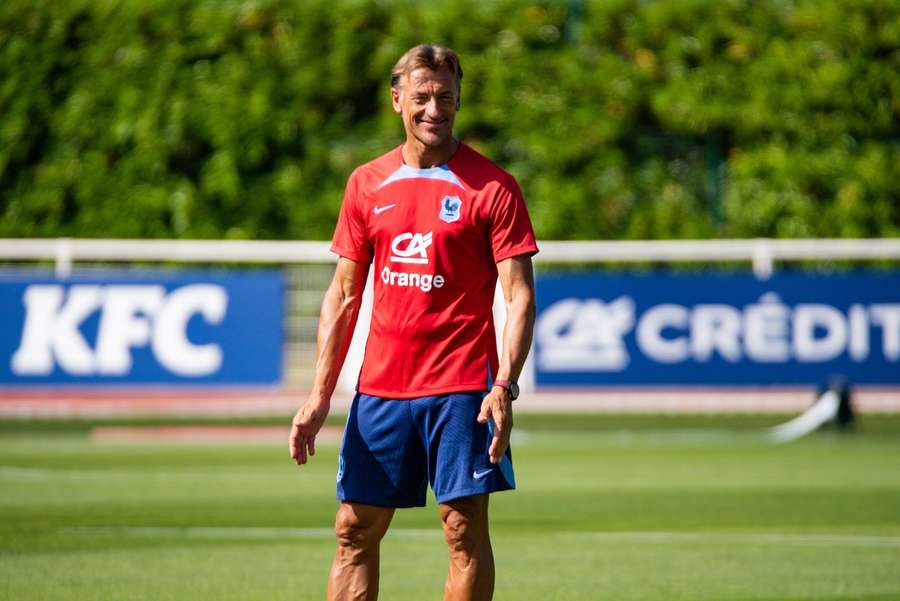 Hervé Renard prépare ses joueuses au Mondial 2023.