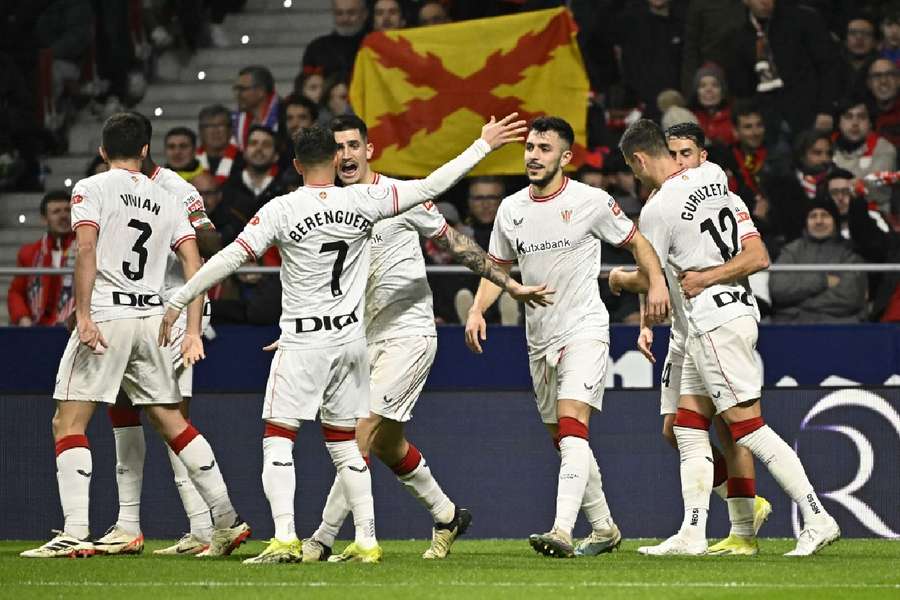 Athletic Bilbao bejubelt den Treffer von Alex Berenguer.