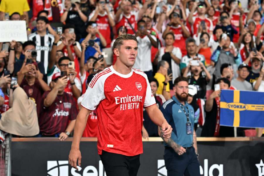 Viktor Gyokeres devine noul număr 14 al lui Arsenal Viktor Gyokeres devine noul număr 14 al lui Arsenal