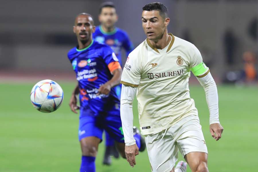 Cristiano Ronaldo empata de pênalti no fim e marca 1º gol pelo Al-Nassr