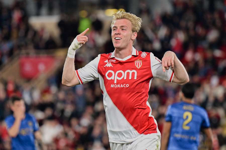 El danés Mika Biereth celebra su gol del empate durante el partido de la Ligue 1 entre el Mónaco y el Niza disputado en el estadio Louis-II. El danés Mika Biereth celebra su gol del empate durante el partido de la Ligue 1 entre el Mónaco y el Niza disputado en el estadio Louis-II.