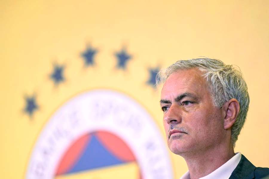 José Mourinho vai comandar o Fenerbahçe