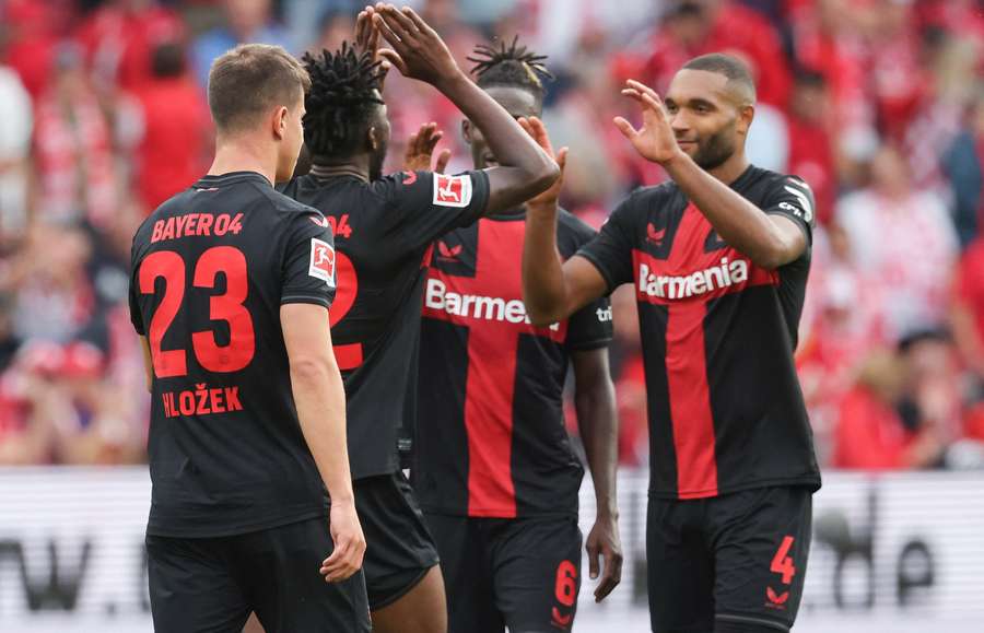 Leverkusen lidera seu grupo na Liga Europa