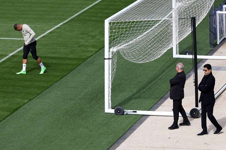 Mbappé et Al-Khelaïfi lors de la veille du match contre le Borussia Dortmund le 6 mai.