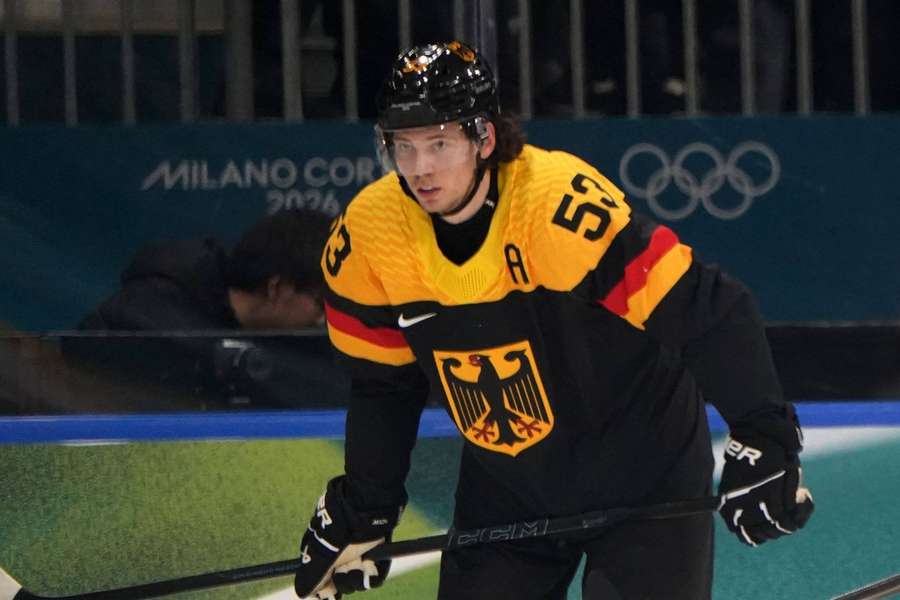 Moritz Seider trägt bei Olympia das A auf der Brust. Moritz Seider trägt bei Olympia das A auf der Brust.