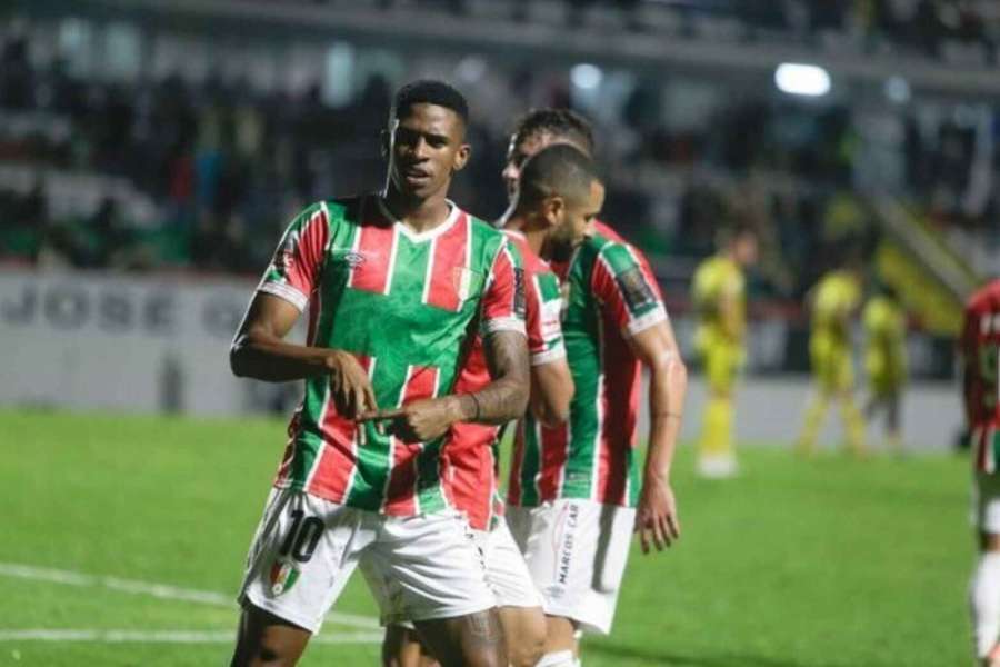 André Luiz vai assinar pelo Rio Ave por três épocas e meia