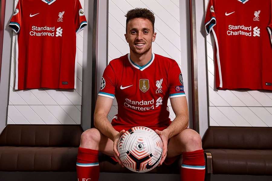 Jota signs for Liverpool, 2020