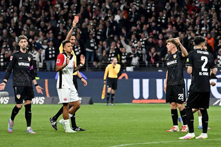 Nach Platzverweis in Frankfurt: Stuttgarter Al-Dakhil zwei Spiele gesperrt