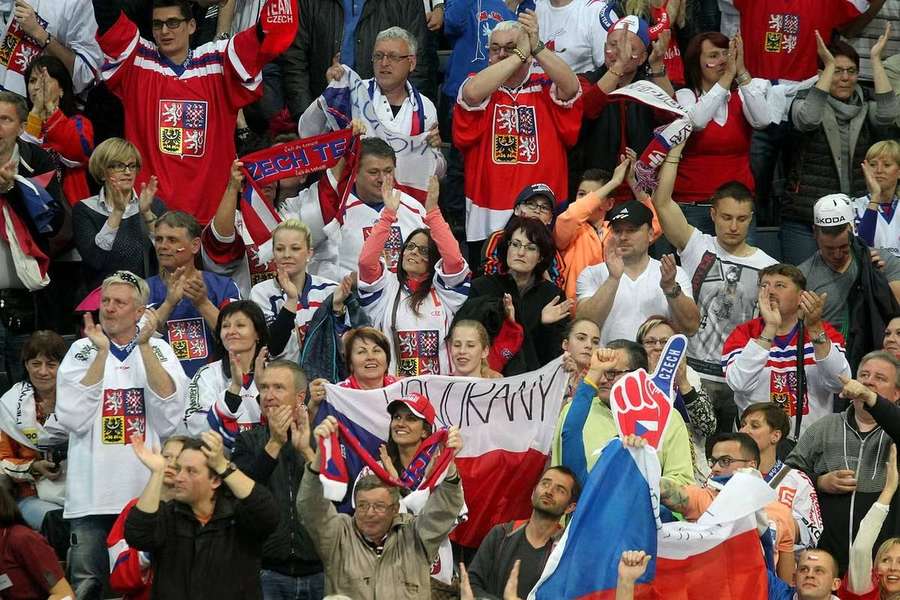 Českí hokejoví fanúšikovia.