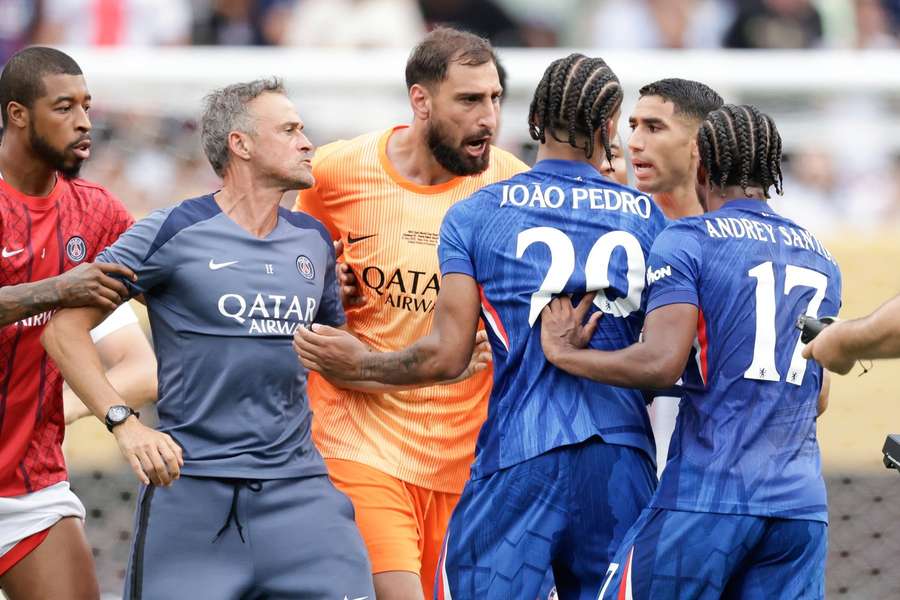 Trenér PSG Luis Enrique se po finále MS klubů také zapojil do potyčky.