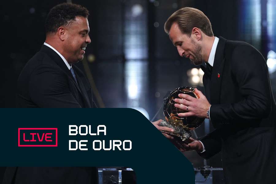 Kane levou a Bola de Ouro pela primeira vez na carreira Kane levou a Bola de Ouro pela primeira vez na carreira