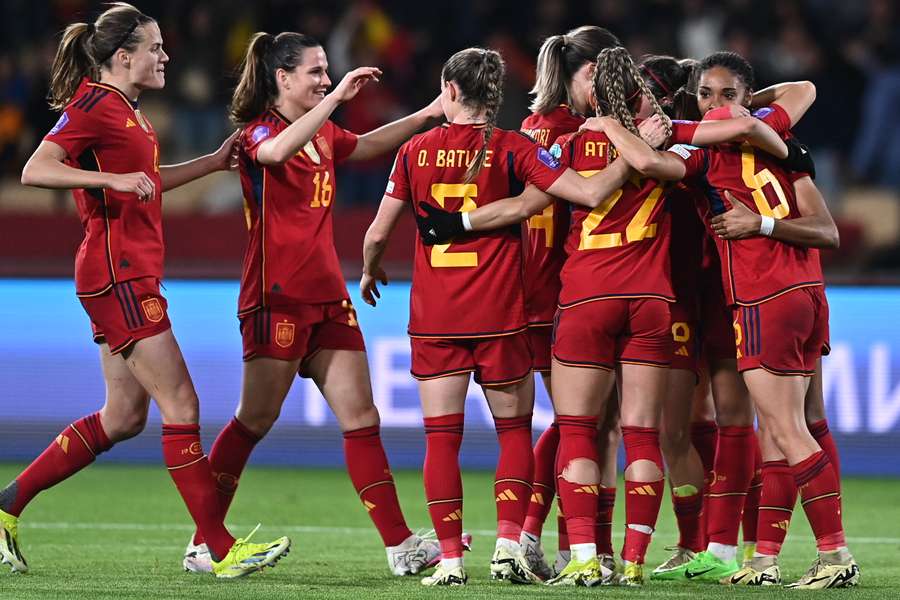 A Espanha, campeã do mundo, joga contra a França na final da Liga das Nações Feminina em Sevilha