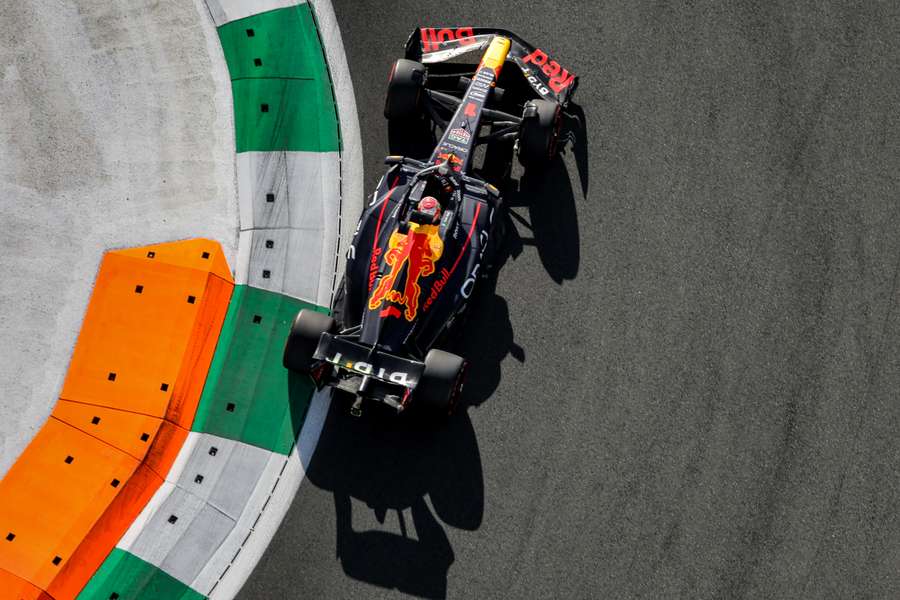Verstappen a survolé la première séance d'essais libres à Jeddah.