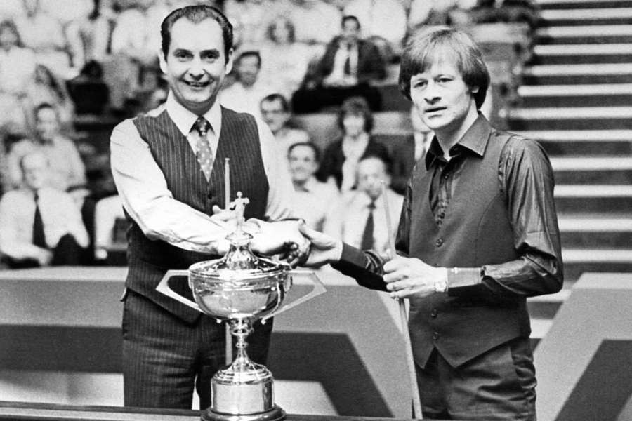 Ray Reardon (left) and Alex Higgins