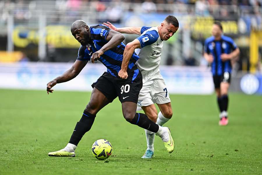 Inter Milan forward Romelu Lukaku (L) fights for the ball with Lazio defender Adam Marusic