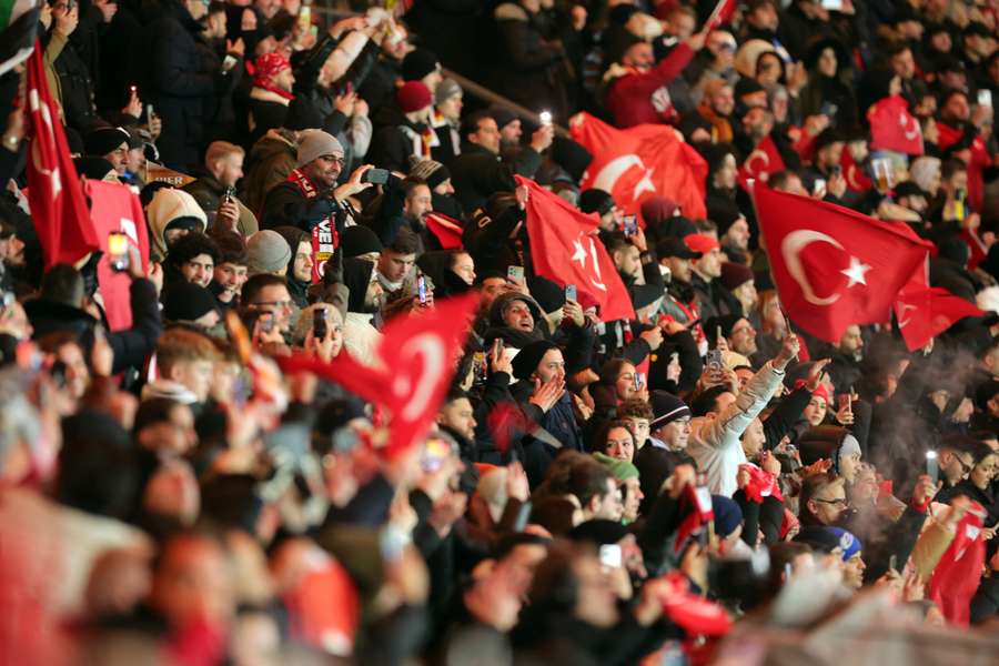 Enorm tyrkisk diaspora giver overvældende EM-opbakning: Som at spille på hjemmebane