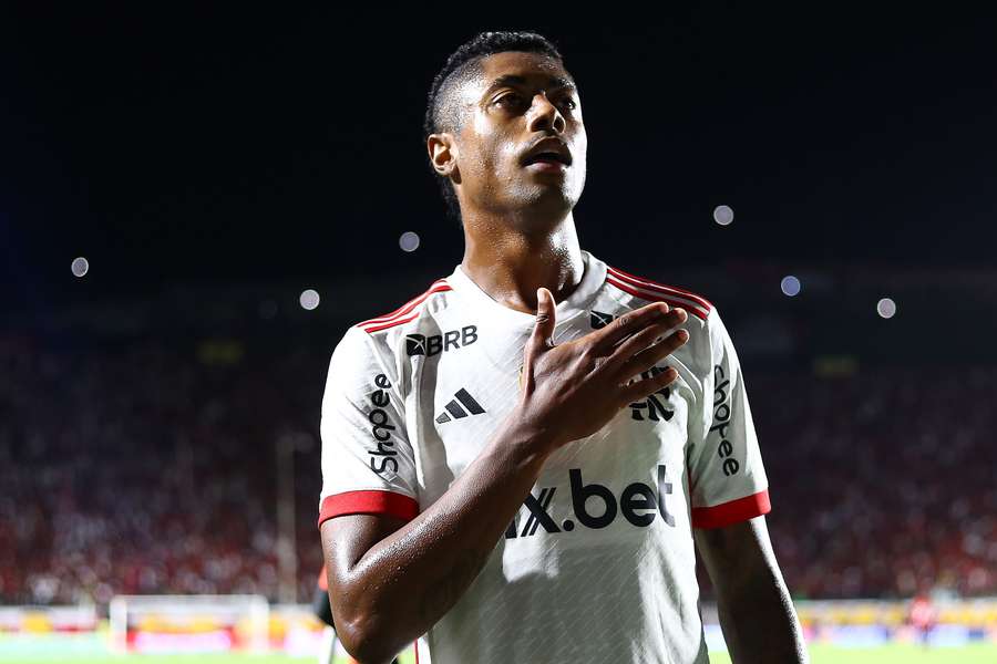 Bruno Henrique garantiu o triunfo do Fla sobre o Vitória Bruno Henrique garantiu o triunfo do Fla sobre o Vitória