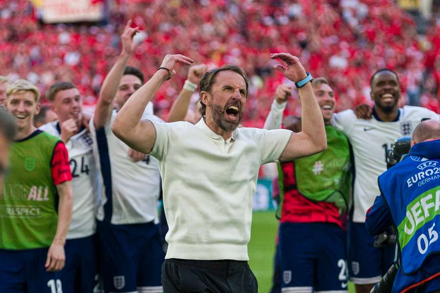 Gareth Southgate festeja após a vitória da Inglaterra nos quartos de final