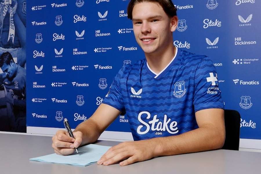 Dibling excited to join Everton: Moyes perfect manager for me Dibling excited to join Everton: Moyes perfect manager for me
