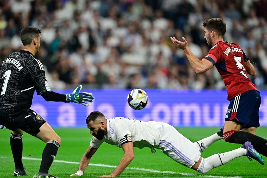 Benzema voltou a levar a pior contra o goleiro Sergio Herrera