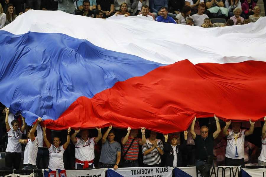 Čeští fanoušci mají možnost v neděli podporovat dva krajany.