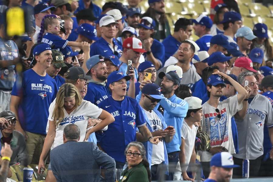Die Toronto Blue Jays feiern den Sieg im Spiel fünf der MLB World Series. Die Toronto Blue Jays feiern den Sieg im Spiel fünf der MLB World Series.