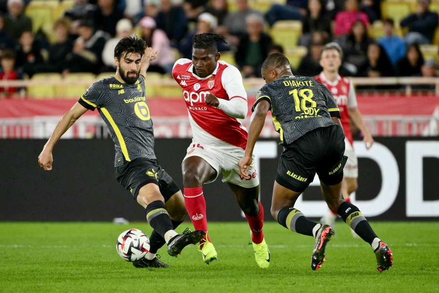 Embolo au duel avec André Gomes au match aller.