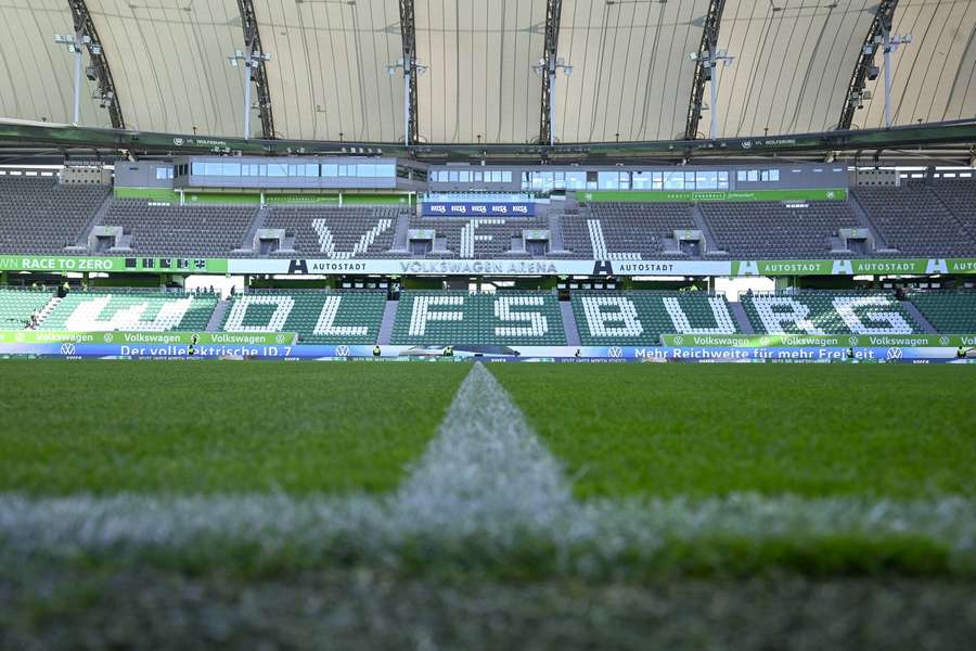 O jogo em Wolfsburgo teve de ser interrompido devido a uma lesão do árbitro assistente Siewer