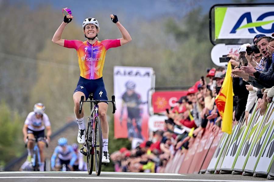 Vollering celebrates her win