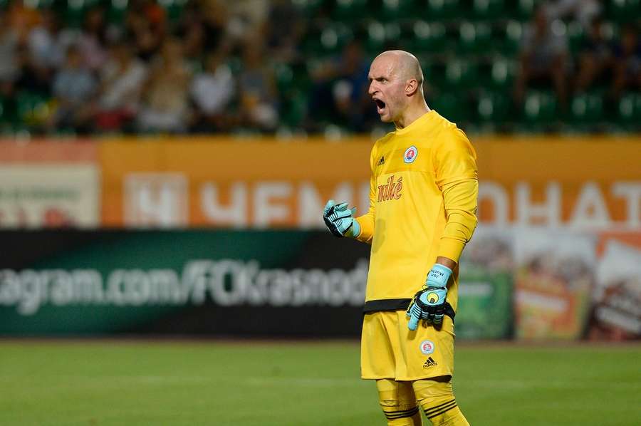 Mucha zachytený v akcii v súboji 3. predkola Európskej ligy UEFA FK Krasnodar - ŠK Slovan Bratislava v júli 2015.