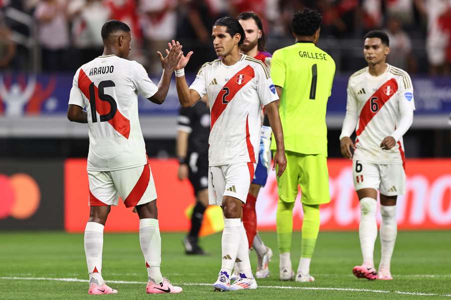 Miguel Araujo y Luis Abram durante la Copa América