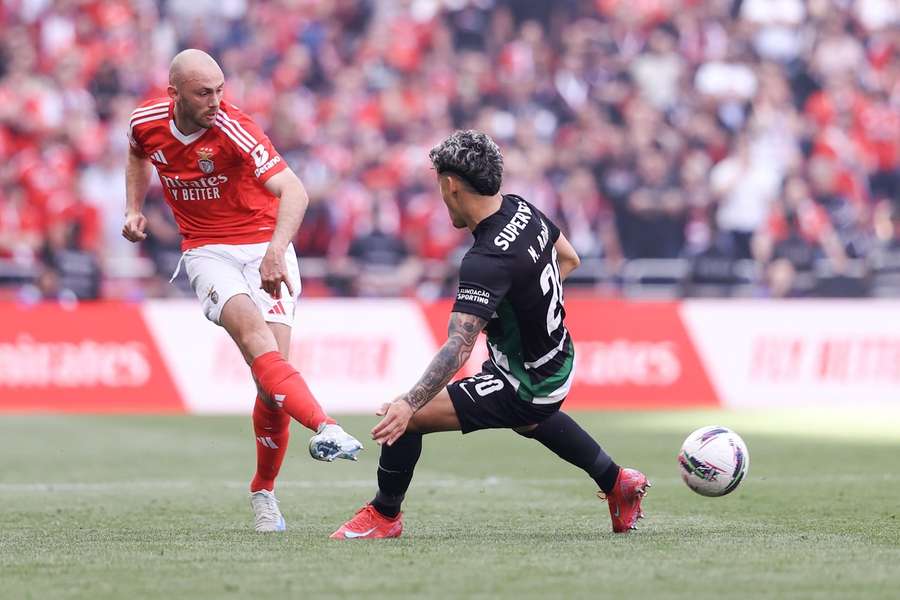Aursnes diante do Sporting