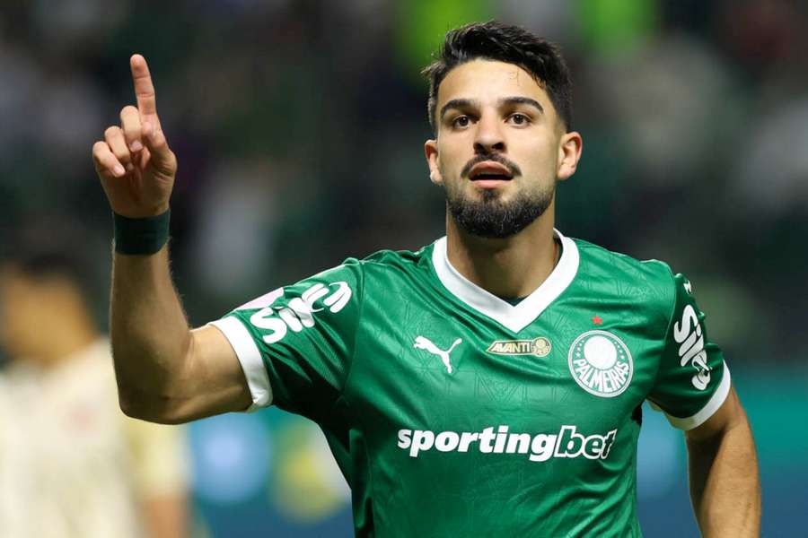 Flaco não cansa de balançar a rede
