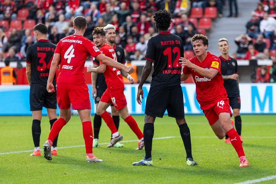 Kampioen Bayer Leverkusen verspeelt riante voorsprong en lijdt puntenverlies 