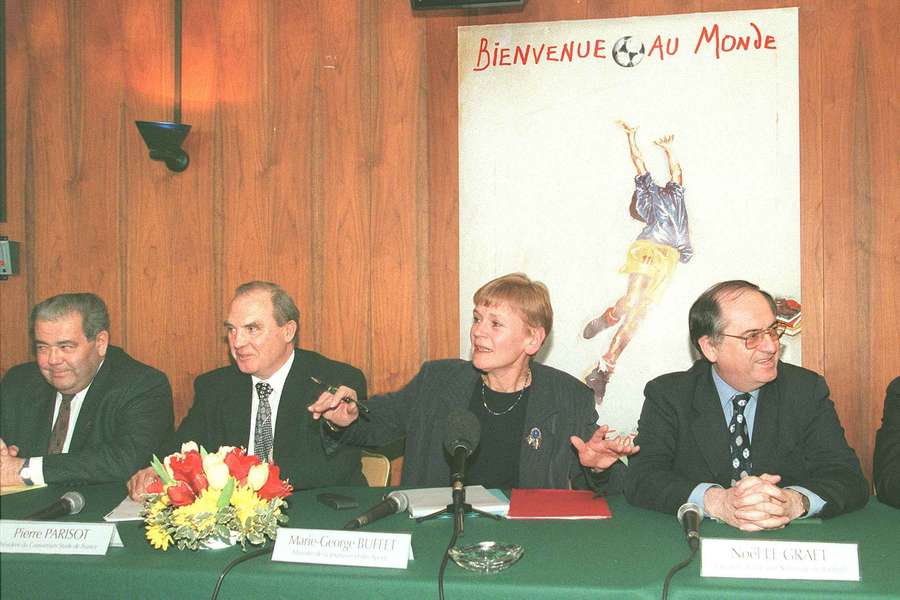 Les contrôles anti-dopages inopinés des Bleus arrêtés avant le Mondial 1998, reconnaît Marie-George Buffet Les contrôles anti-dopages inopinés des Bleus arrêtés avant le Mondial 1998, reconnaît Marie-George Buffet