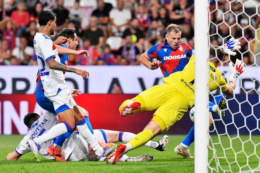 Matěj Vydra v jedné ze šancí druhého poločasu.
