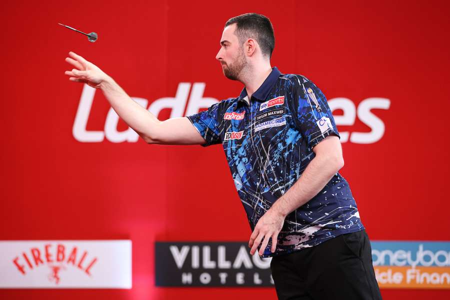 Luke Humphries in action against Gabriel Clemens in the Players Championship Finals
