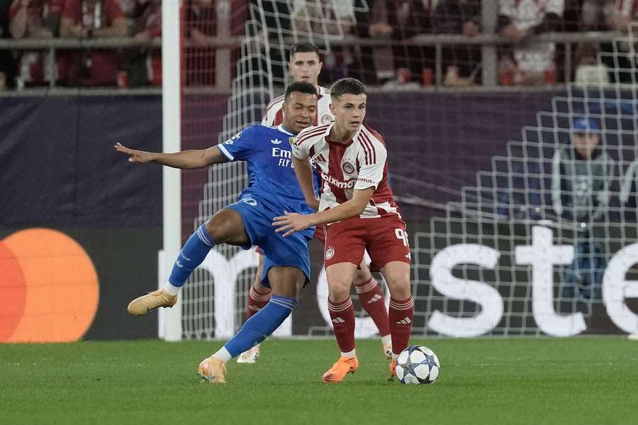 Man Utd scout Mouzakitis as Real Madrid ponder bid Man Utd scout Mouzakitis as Real Madrid ponder bid