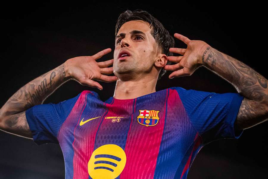 João Cancelo signe pour la 3e fois au FC Barcelone, mais cette fois-ci de façon définitive João Cancelo signe pour la 3e fois au FC Barcelone, mais cette fois-ci de façon définitive