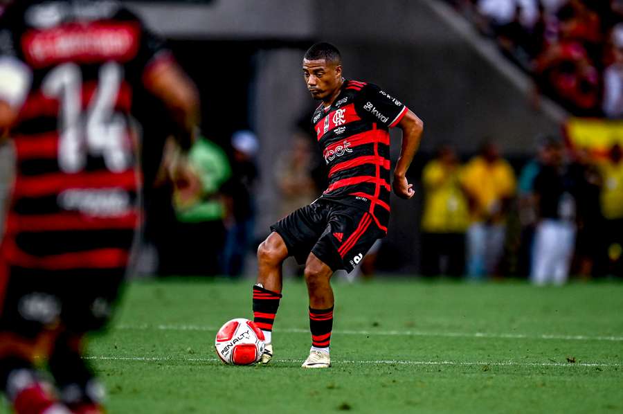 Flamengo chega de vitória na ida da final do Carioca