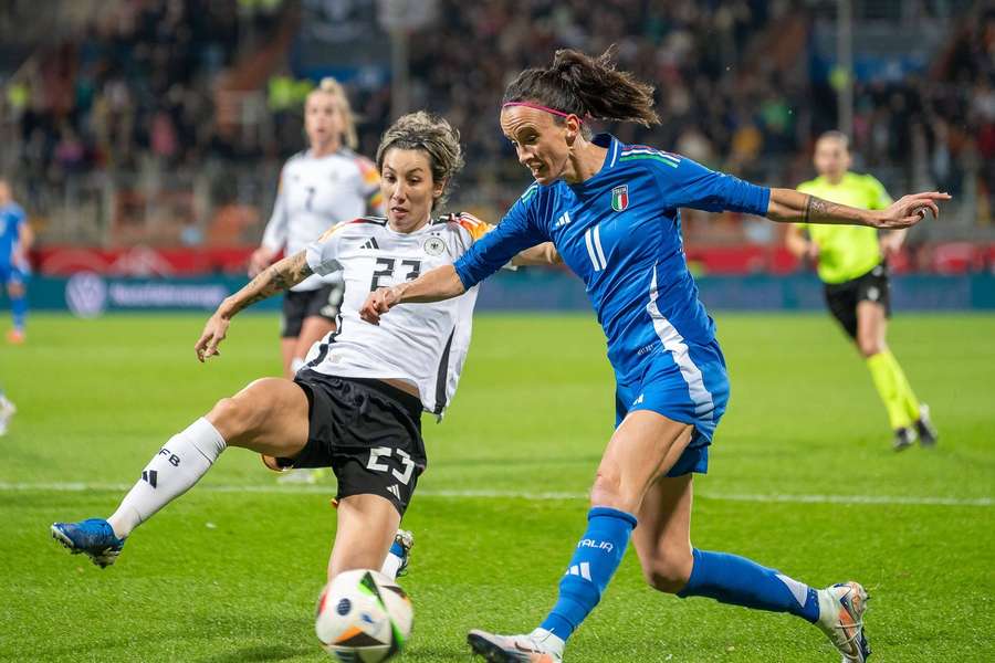 Dicke Patzer gegen Italien: Dämpfer für DFB-Frauen