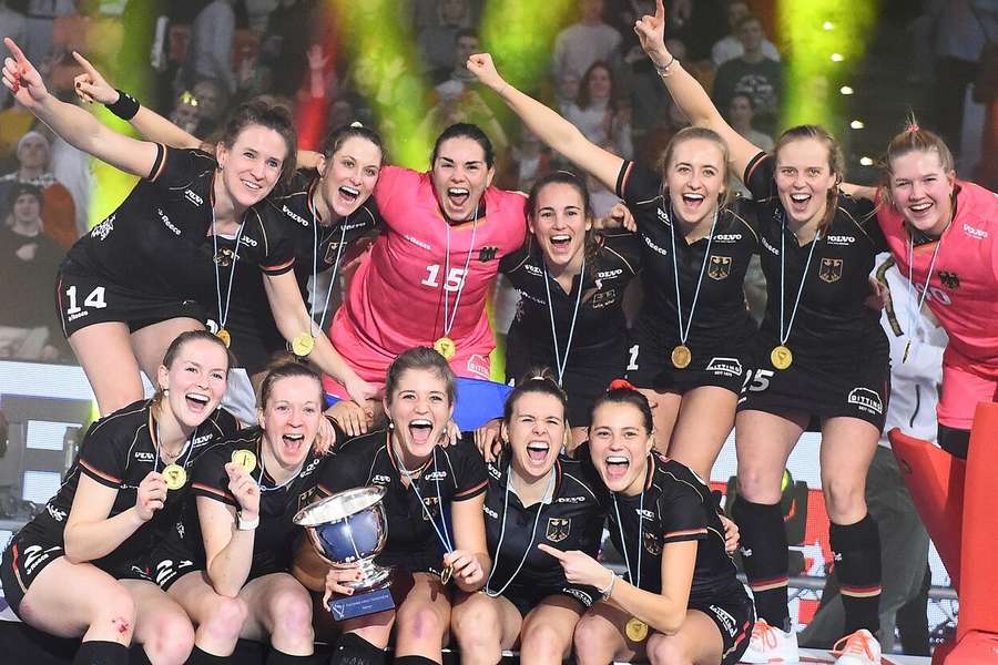 Hockey: Deutsche Frauen feiern 16. EM-Titel - Männer bangen um Finaleinzug