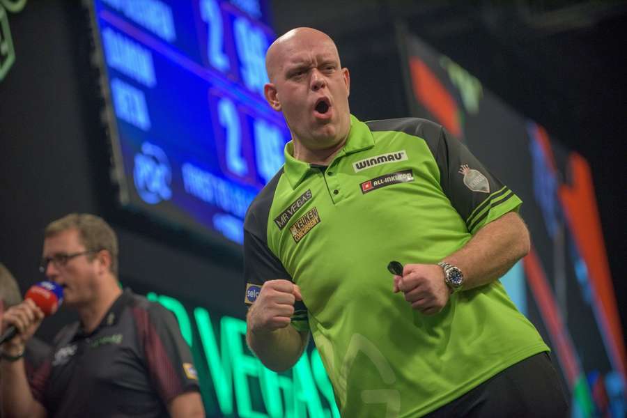 Michael van Gerwen está nas meias-finais depois de uma fuga magistral