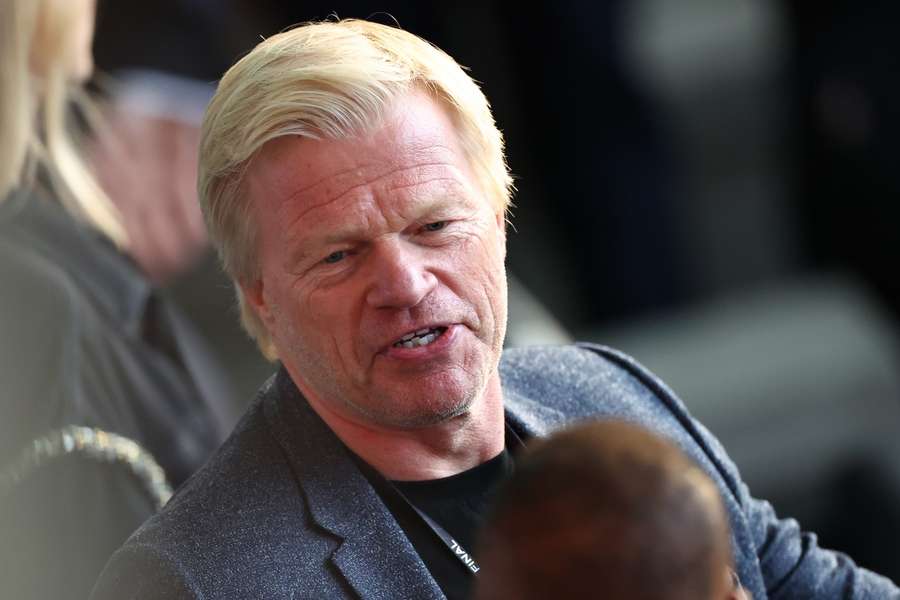 Oliver Kahn is considering a stint in Bordeaux
