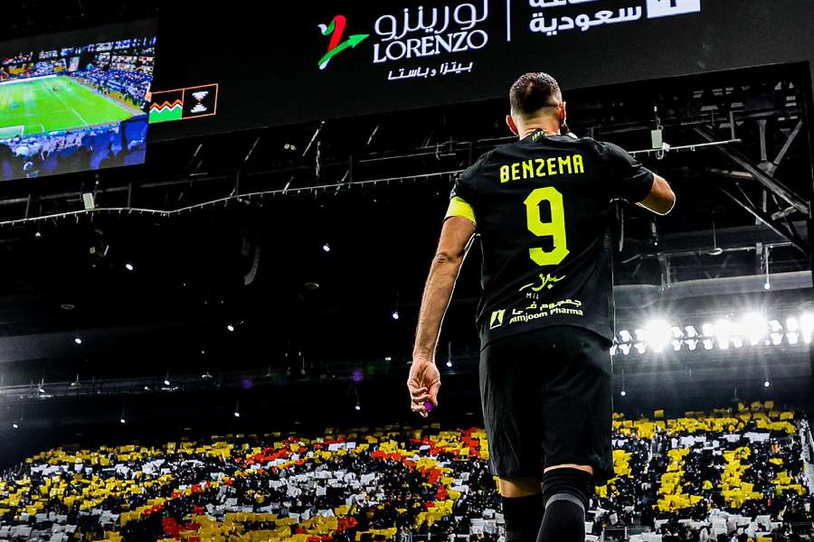 Benzema fez dois gols e ainda converteu sua penalidade